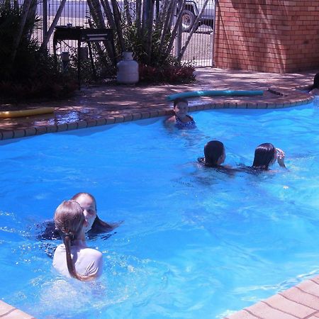 Moore Park Beach Inn Bundaberg Exterior foto