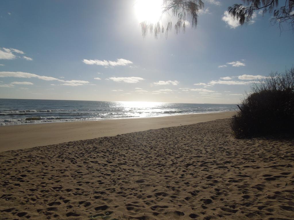 Moore Park Beach Inn Bundaberg Exterior foto