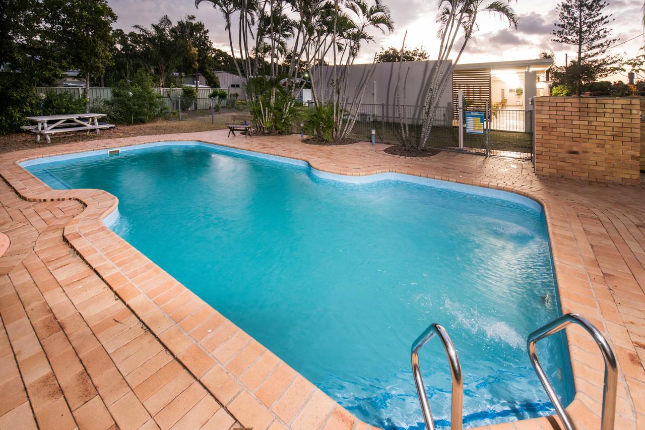 Moore Park Beach Inn Bundaberg Exterior foto