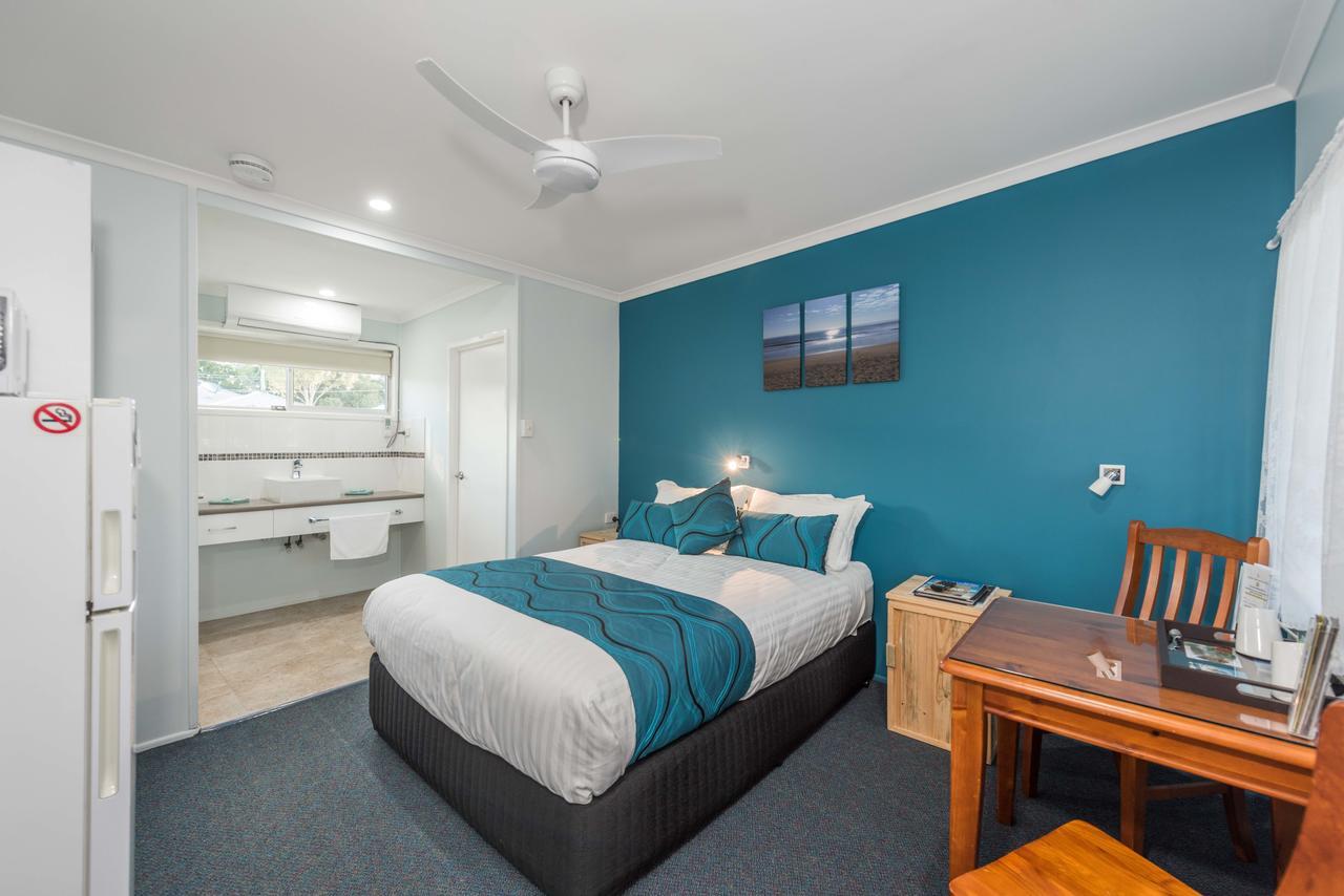 Moore Park Beach Inn Bundaberg Exterior foto
