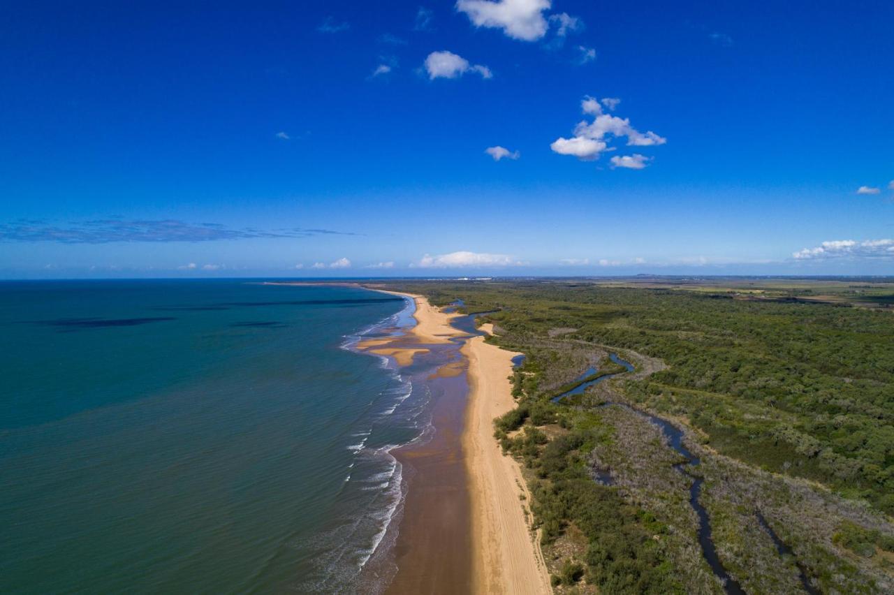 Moore Park Beach Inn Bundaberg Exterior foto