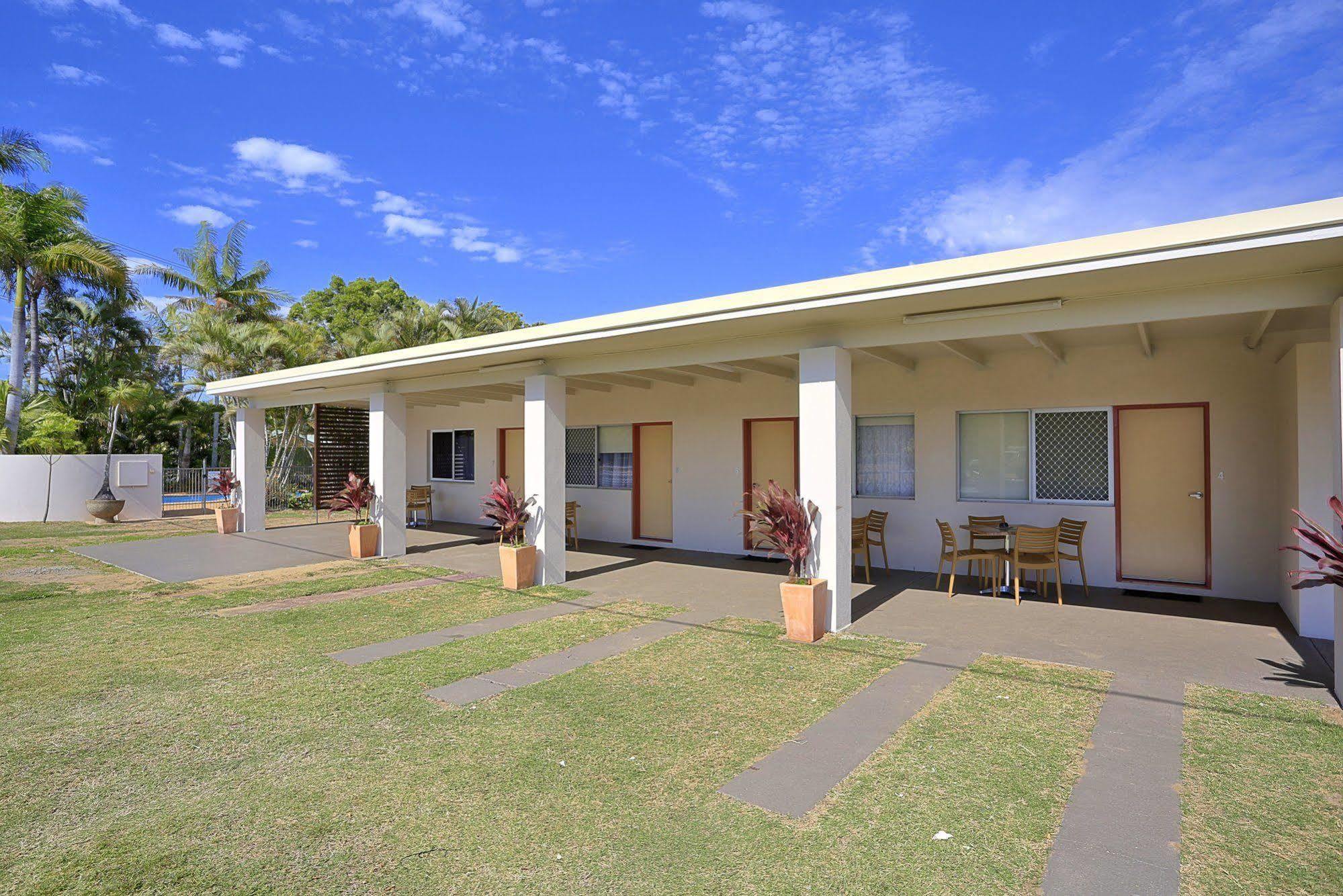 Moore Park Beach Inn Bundaberg Exterior foto