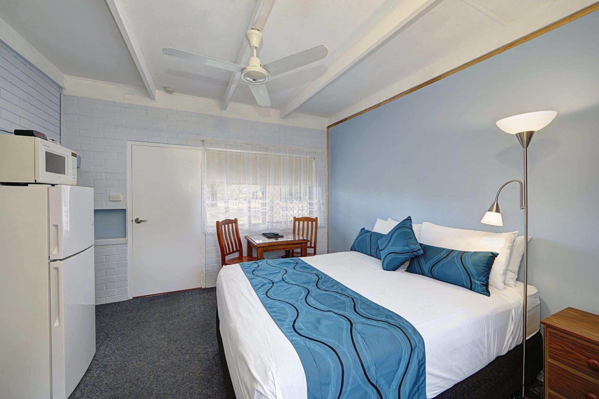 Moore Park Beach Inn Bundaberg Exterior foto