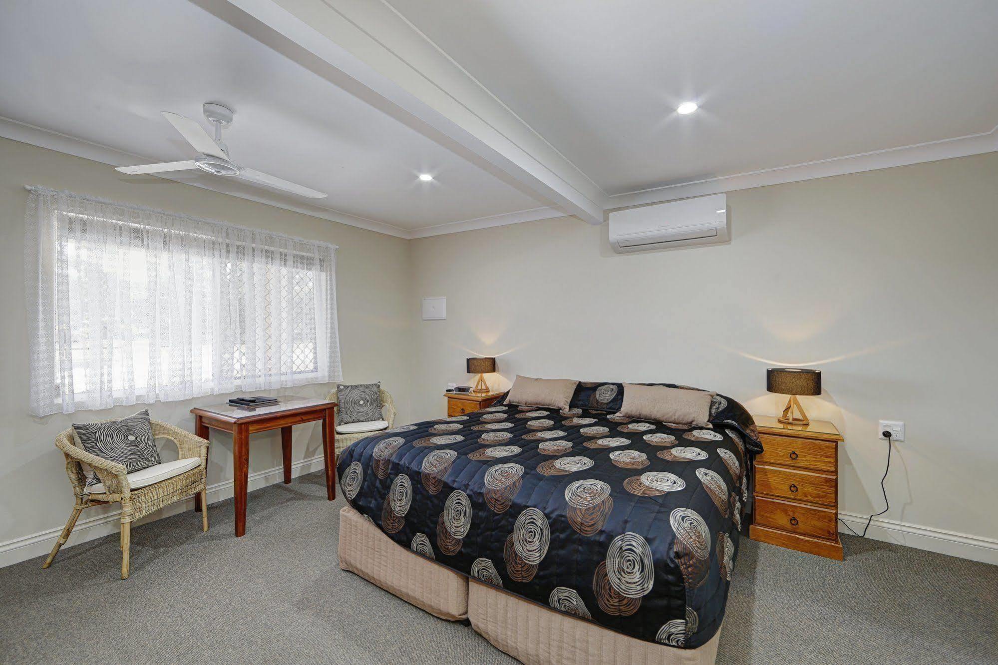 Moore Park Beach Inn Bundaberg Exterior foto