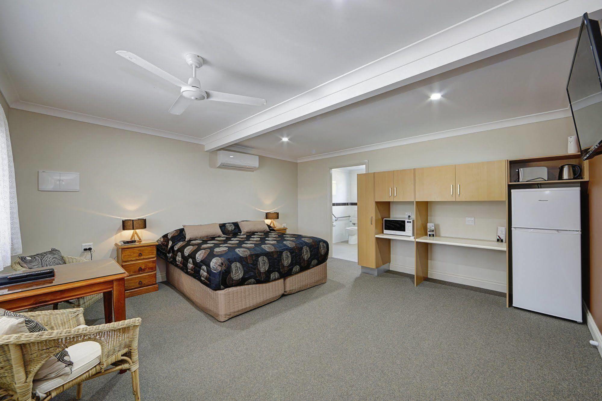 Moore Park Beach Inn Bundaberg Exterior foto